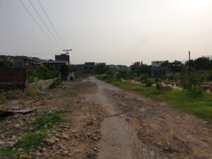 The area is full of such under construction roads