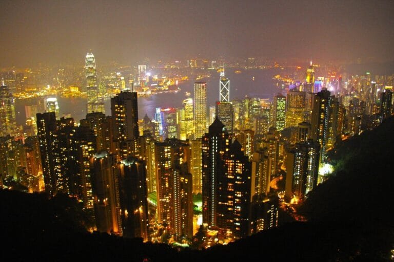 China reduces lending standards to stimulate the economy