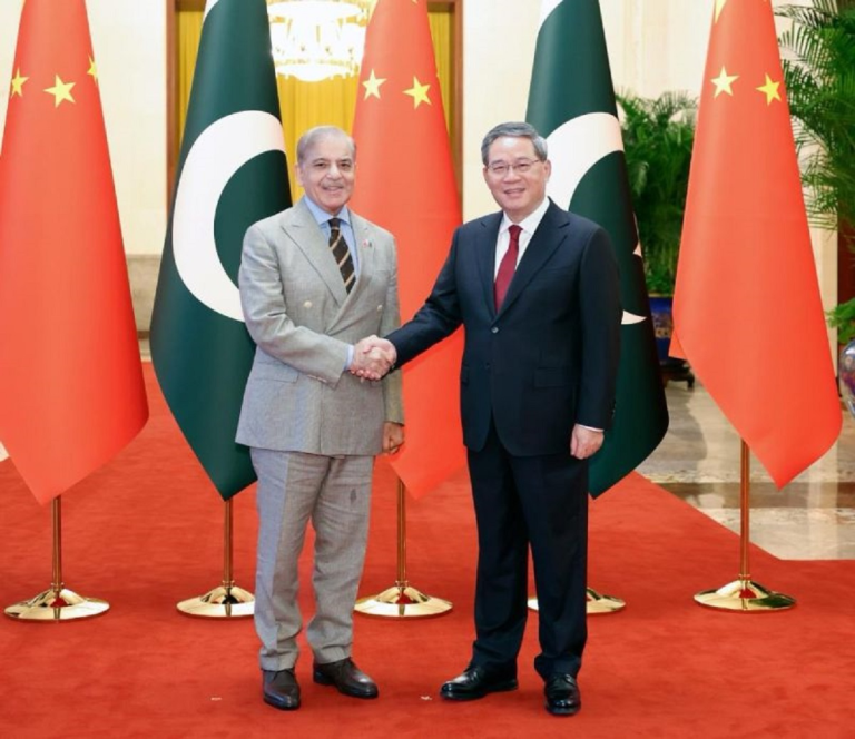 Chinese PM Arrives in Islamabad After 11 Years