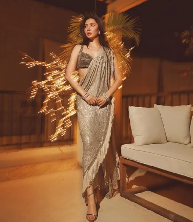 Mahira Khan wearing Saree 