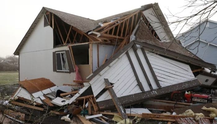 Over 30 Dead as Tornadoes Ravage Central US