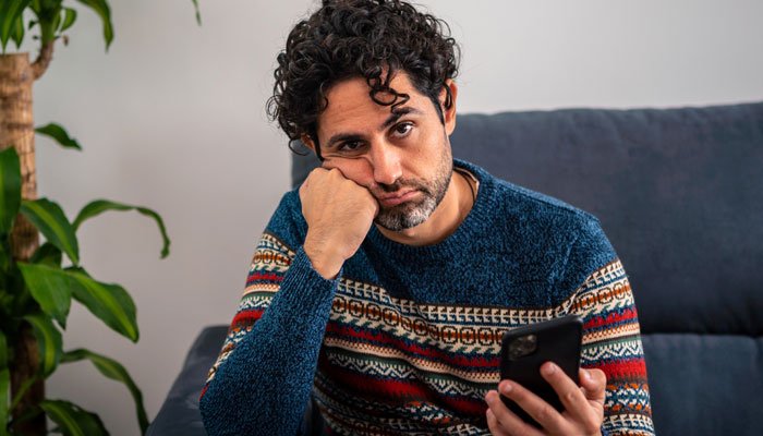 8 Evening Habits of Men Who Never Move Forward in Life