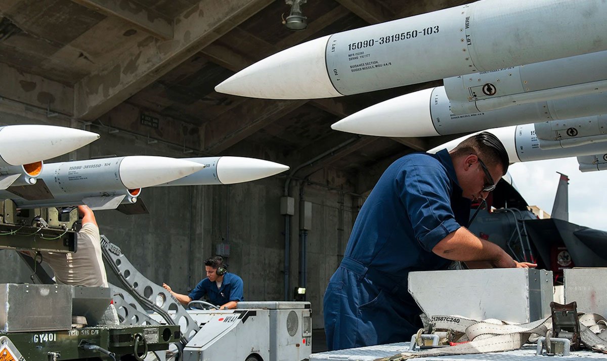 US Accelerates AIM-260 Missile Program to Counter Chinese Threat