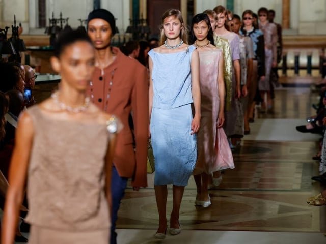 Tory Burch unveils spring collection