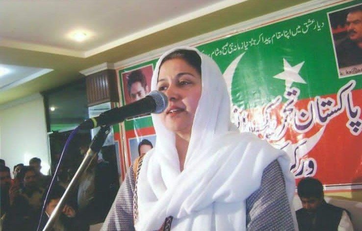 Naureen Farooq Khan addressing a party meeting of Pakistan Tehreek-e-Insaf