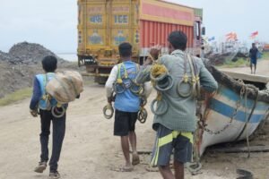 Pakistan Catches Thousands of Smugglers