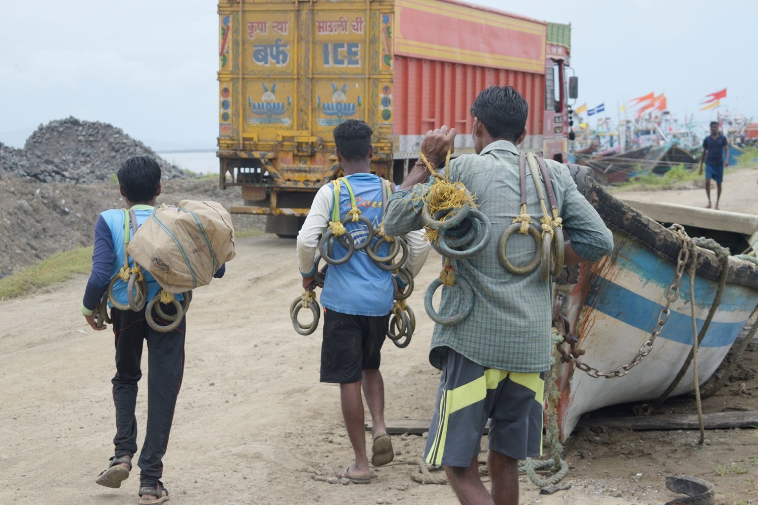 Pakistan Catches Thousands of Smugglers